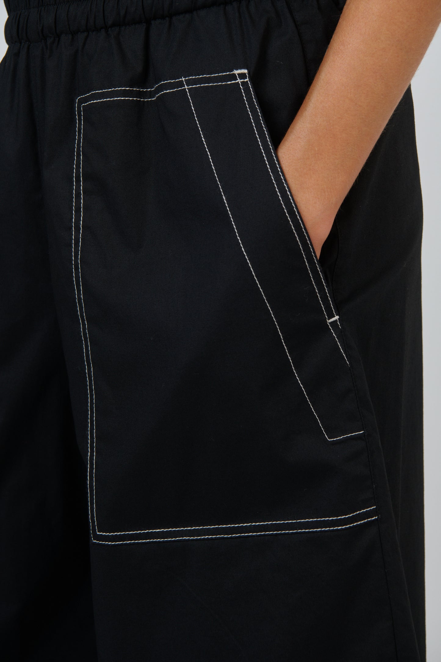 GA713 Cropped Wide-Leg Pant