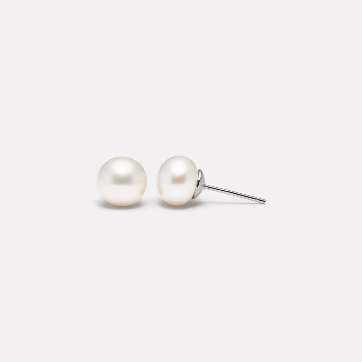 Button Pearl Stud