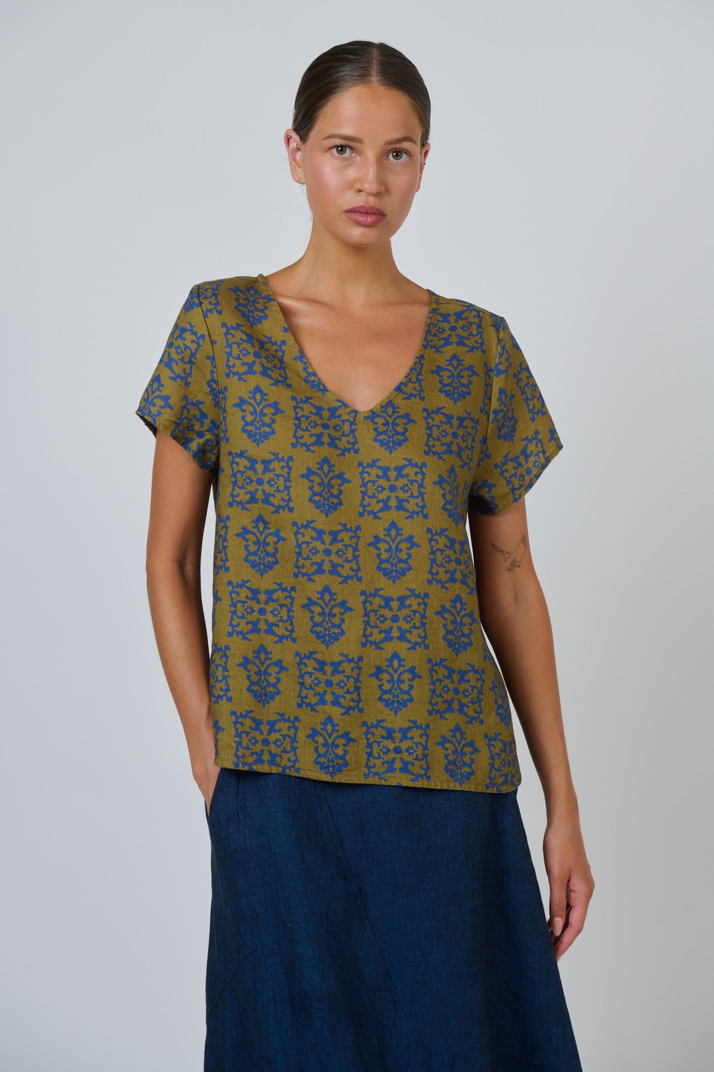 GA729 V-Neck Linen Top