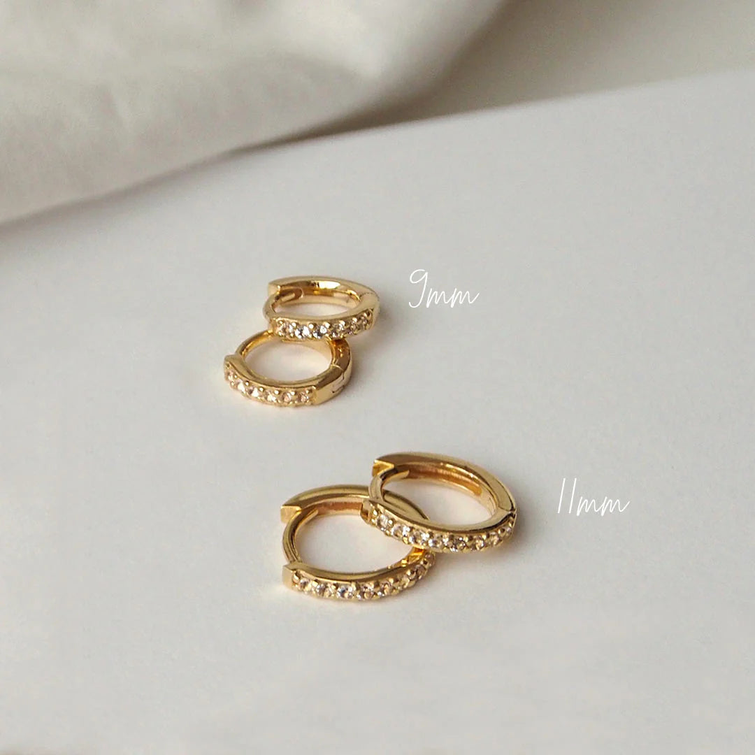 Huggies - White Topaz YG